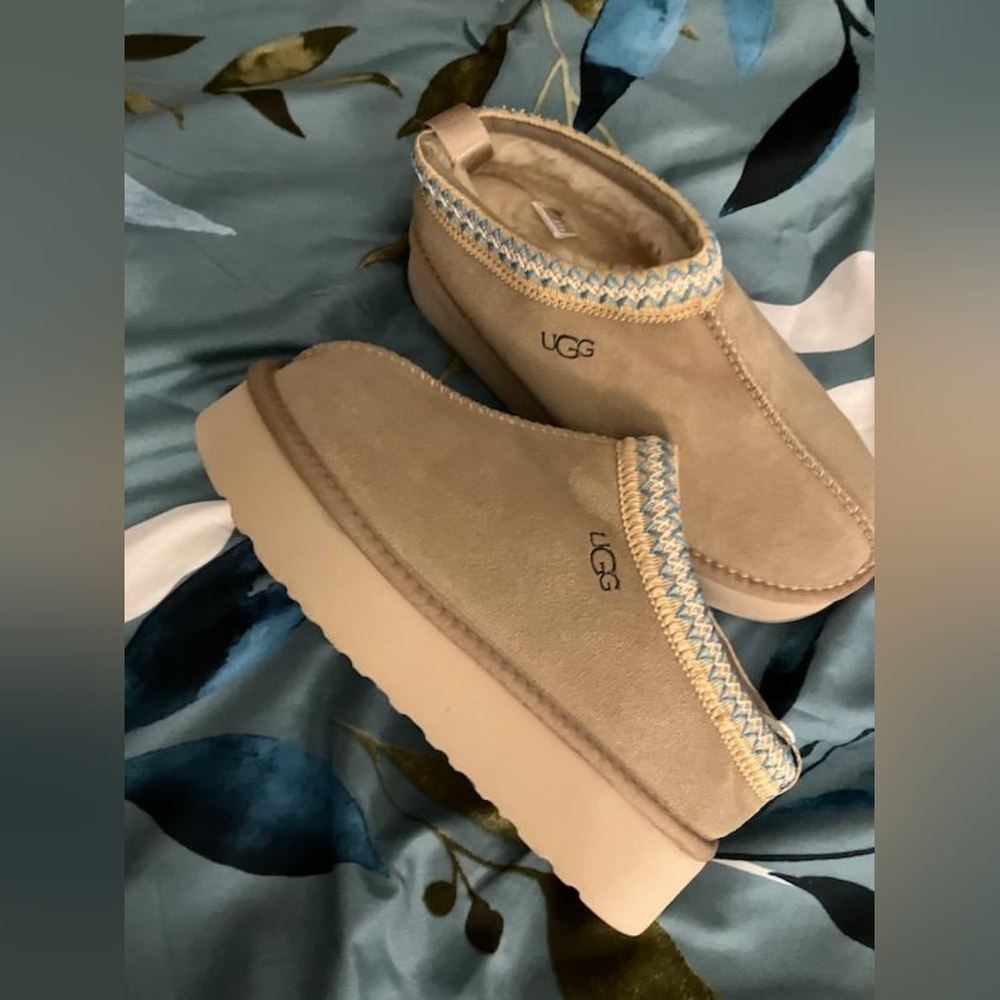 NEW Women's UGGs